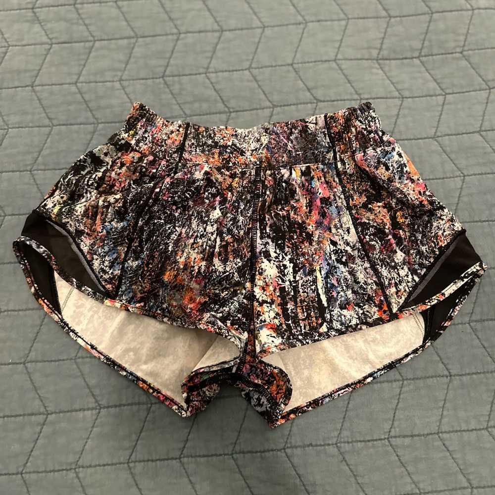 Lululemon Hotty Hot short 2.5 inch
Size 4 reg
Multi colored